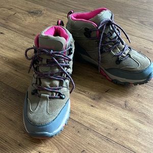 BearPaw Hiking shoes